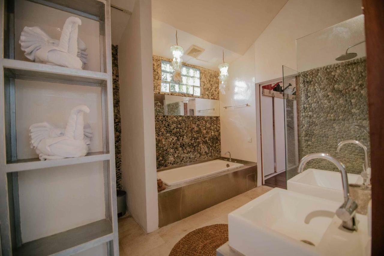 The Secret Jungle Villa Seminyak (Bali)