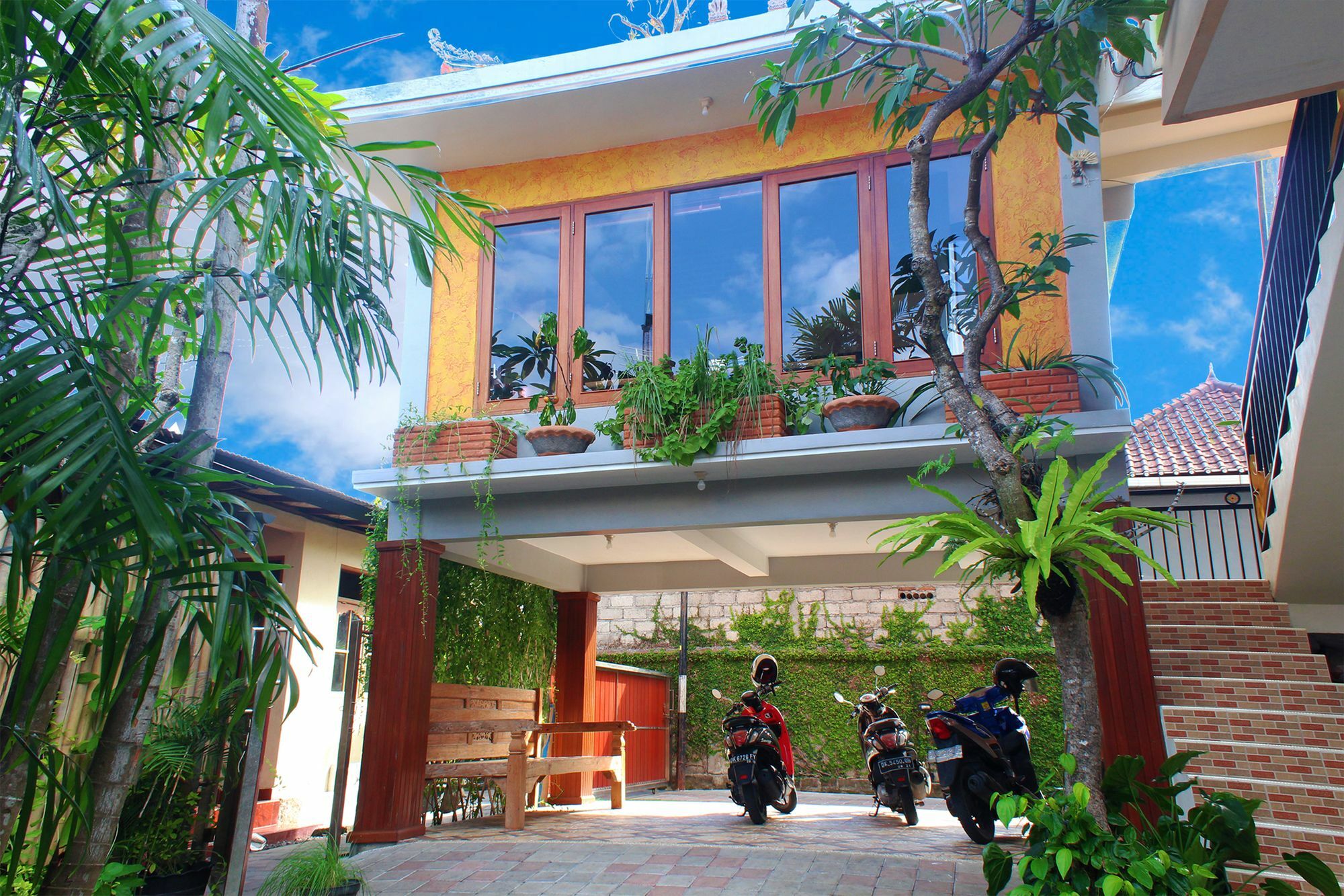 Cr Tris Seminyak (Bali)