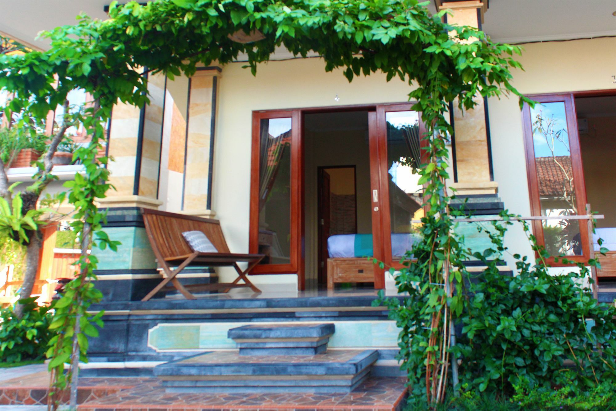 Cr Tris Guest house