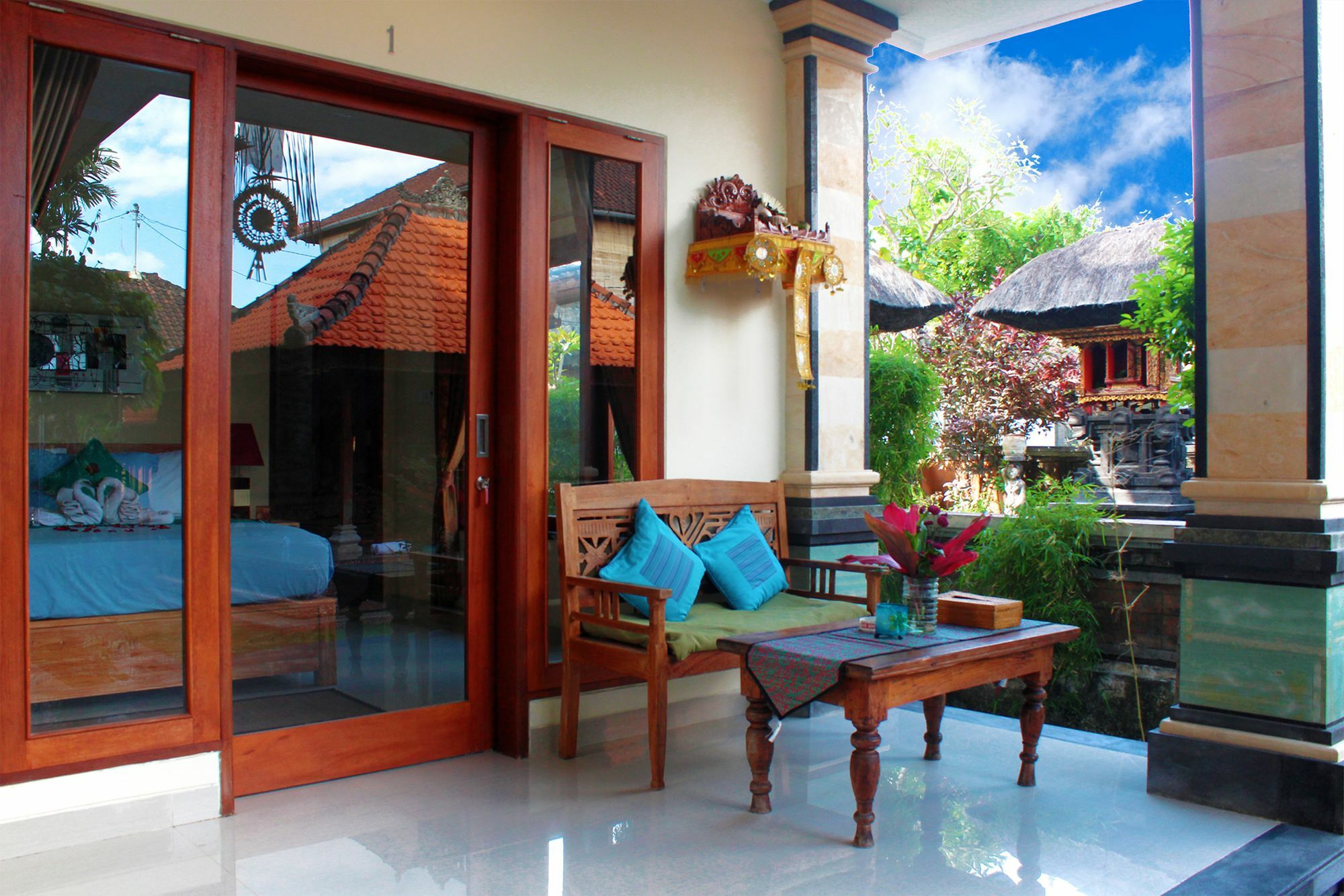 Cr Tris Guest house