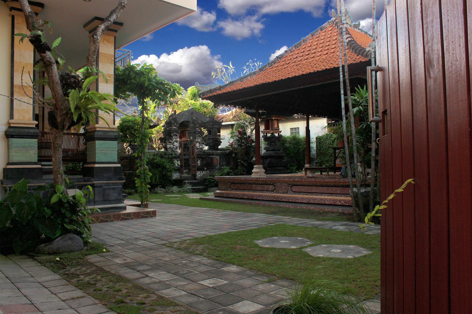 Cr Tris Guest house Seminyak (Bali)