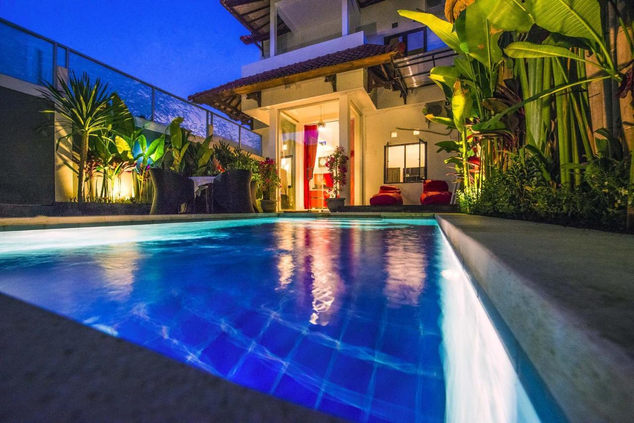 Black & Red Villa Seminyak (Bali)