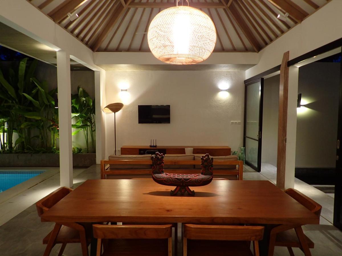 Hujan Seminyak (Bali)
