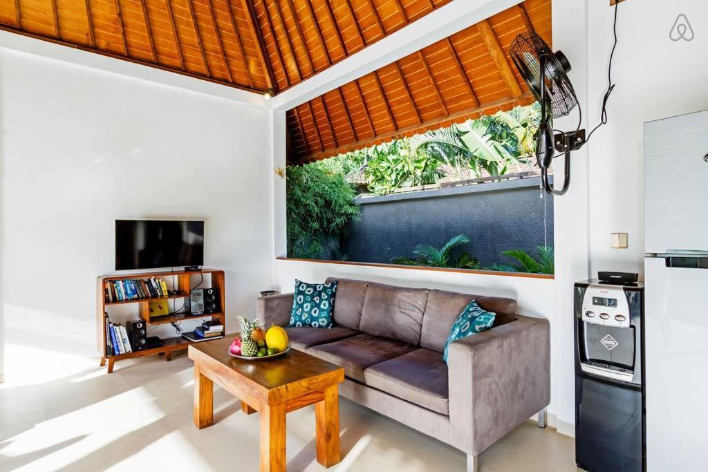 Villa Awesome 1br In The Heart Of Seminyak (Bali)