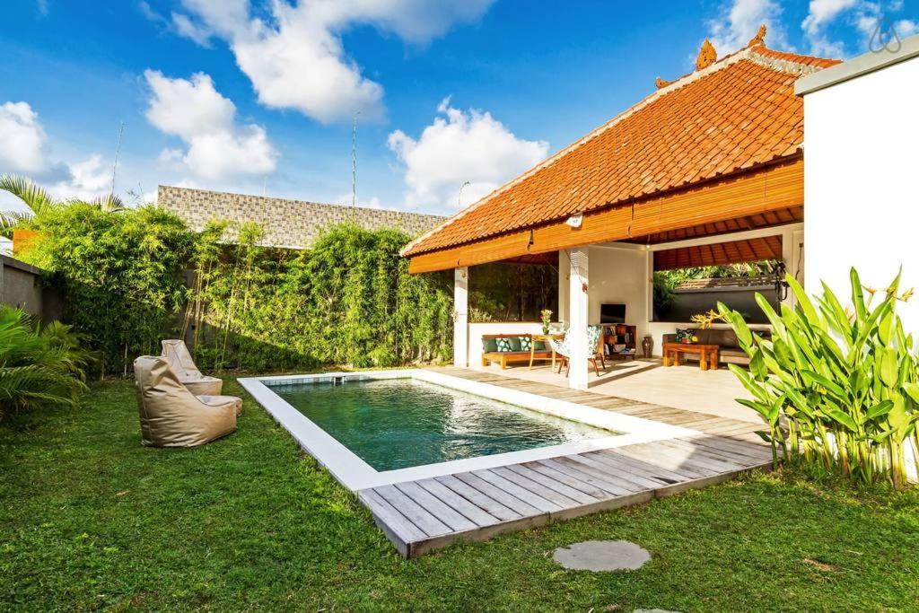Villa Awesome 1br In The Heart Of Seminyak (Bali)