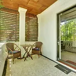 Collection O 90808 Kubu Carik Seminyak