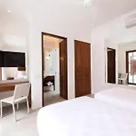 Villa Sintra - 2 Bedroom Luxury In Tranquil Location, Walk To Beach