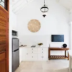 Casa Sintra - Romantic, Tranquil Hideaway, Walk To Beach