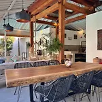 Villa Teman Eden, 4Br Prime Location Seminyak Beach