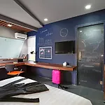 Berry Biz Hotel Sunset Road