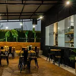 Berry Biz Hotel Sunset Road