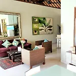 Villa Taman Rahasia
