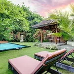 Villa Taman Rahasia