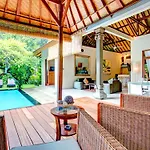 Villa Taman Rahasia