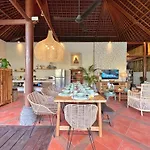 Villa Nicole 5Br Paradise, Quiet Area In Central Oberoi Seminyak