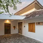 2 Bdr Villa, Walking Distance To Seminyak Beach.