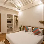 2 Bdr Villa, Walking Distance To Seminyak Beach.