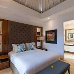 Mosan House - Unique Art-Filled Gem In Perfect Location A Short Walk From The Beach Or Seminyak Square Including Ac Office For Remote Working