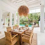 W Villa