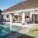 Tropical 3Bdr Poolvilla In Heart Of Seminyak