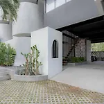 The Drupadi Apartments Town House Lola