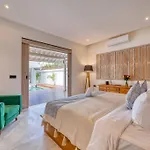 Beautiful Villa Yang Tao In The Heart Of Seminyak With Private Staff