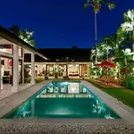 Noa, 3 Bed Luxury Villa, Large Pool In Oberoi Street;
