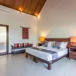 2Br Private Pool Walking Distance To The Beach