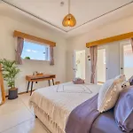 Villa Florence - 3Bdr Luxury Villa, Private Pool, Walk To The Beach