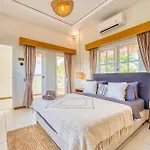 Villa Florence - 3Bdr Luxury Villa, Private Pool, Walk To The Beach