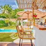 Villa Cologne - 6 Bdr Villa, 2 Private Pools & Huge Garden, Walk To The Beach