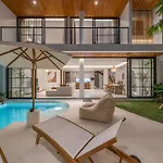 Villa Janoor - Elegant 3-Bedroom Villa Near Batu Belig Beach