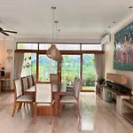 4 Bedroom Tropical Luxury Villa