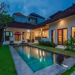 Taman Pangeran Villa In Seminyak, 2Br Large Pool, Prime Location !
