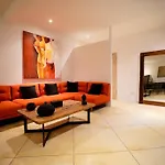 Elegant 5 Bdr Villa In The Heart Of Seminyak