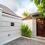 Villa Sebelas Legian
