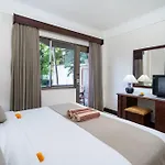 Beach Apartment Inside Resort Walking Distance To The Beach