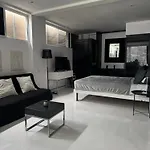 Minimalist Apartment Long Term