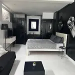 Minimalist Apartment Long Term