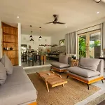 Lovely 1 Bedroom Villa Walking Distance To The Beach