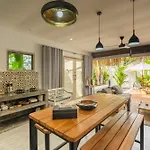Lovely 1 Bedroom Villa Walking Distance To The Beach
