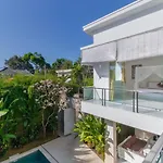 Superb 3 Bed Villa, Walk To Beach, Fast Wi-Fi,