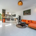 Sunbeji - Seminyak Amazing Rooftop - Private Huge Pool- Ps5