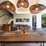 Swan Villa R