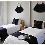 4Br Group Holiday, Walk To Fitness, Food, Beach