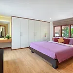 Super Value 4 Bedroom, Walk To Bintang Supermarket