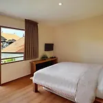 Super Value 4 Bedroom, Walk To Bintang Supermarket