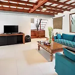 Super Value 4 Bedroom, Walk To Bintang Supermarket
