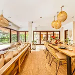 Villa Aurora - Private 6 Bdr Villa In Seminyak, Prime Location, Pool & Garden