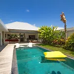 Villa Saha - Elegant 3-Bedroom In Seminyak